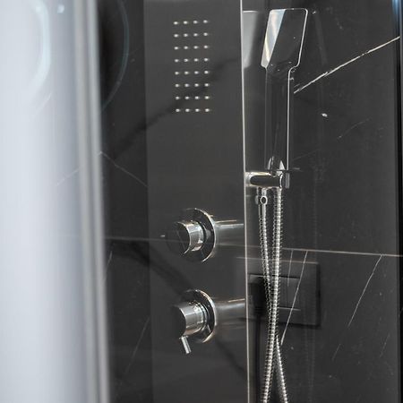 טאראנטו Ameli Home Luxury Apartment מראה חיצוני תמונה
